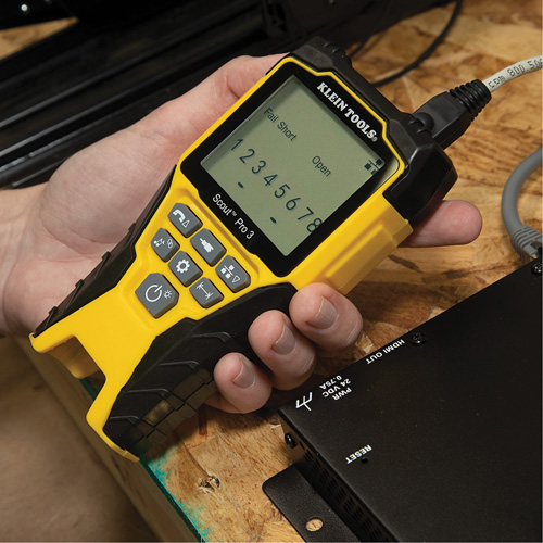 Ensemble de test de c&acirc;bles Ethernet avec testeur Scout Pro 3, t&eacute;l&eacute;commandes et adaptateur NTL Industrial