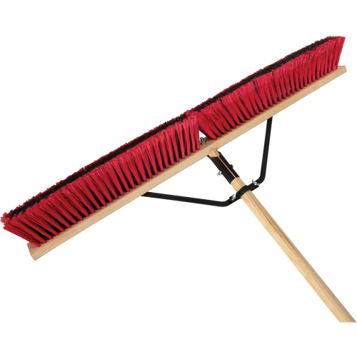 Balai-brosse &agrave; manche renforc&eacute;, 36", Moyen, Soies PVC NTL Industrial