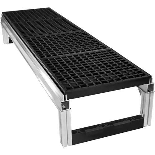 Trousse de plateforme de travail modulaire en aluminium &agrave; drainage ouvert FOUNDATION, 18" la x 72" pr, Capacit&eacute; de 400 lb, Enti&egrave;rement soud&eacute; NTL Industrial