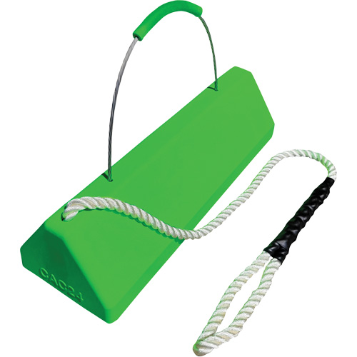Cale de roue pour avion Checkers Safety SafeRay avec poign&eacute;e &agrave; c&acirc;ble avec cordage en boucle, Ur&eacute;thane, Vert fluorescent, 24" la x 8" p x 6" h NTL Industrial