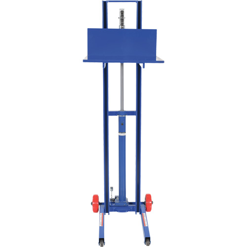 Gerbeur hydraulique &agrave; plateforme, M&eacute;canisme Pompe au pied, Capacit&eacute; de 400 lb, Levage max de 51-1/8" NTL Industrial