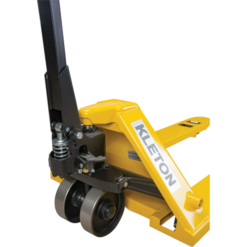 Transpalette &agrave; roues en acier, Acier, 48" lo x 27" la, Capacit&eacute; 5500 lb NTL Industrial