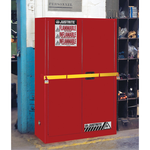 Armoire de rangement haute s&eacute;curit&eacute; avec barre en acier pour produits inflammables, 45 gal., 2 tablettes NTL Industrial