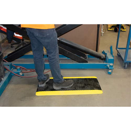 Tapis antifatigue, Losange, 1-2/3' x 3-1/4' x 3/4", Noir/Jaune, Polyur&eacute;thane NTL Industrial