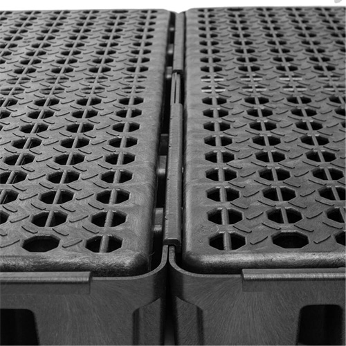 Palette de confinement des d&eacute;versements &agrave; profil bas Black Diamond, Capacit&eacute; de d&eacute;versement 102 gal. US, 96" x 49" x 6,5" NTL Industrial