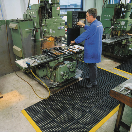 Cushion-Ease&reg; 550 Interlocking Anti-Fatigue Mat, Slotted, 3' x 3' x 3/4", Black, Rubber NTL Industrial