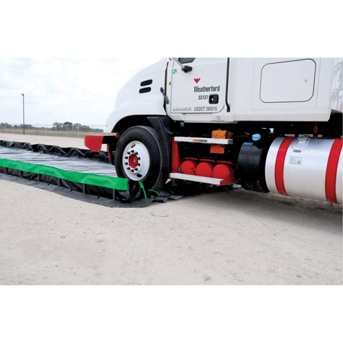 Berme Ultimate Copolymer 2000 Ultra-Containment Berm, Capacit&eacute; 5610 gal. US, 15' la x 50' lo x 12" h, Support &agrave; charni&egrave;re NTL Industrial