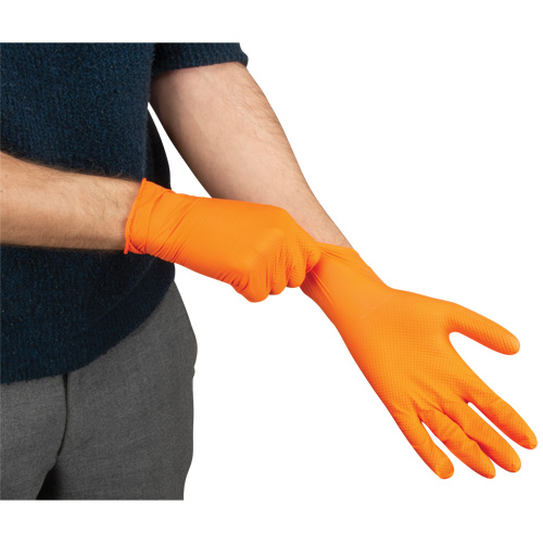 Gants d'examen de poids lourd &agrave; prise tactile, Petit, Nitrile, 8 mils, Sans poudre, Orange NTL Industrial