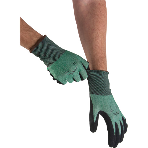Gants l&eacute;gers et haute dext&eacute;rit&eacute; r&eacute;sistants &agrave; la coupe, Taille 7, Calibre 21, Rev&ecirc;tement Mousse de nitrile, Enveloppe en Acier inoxydable/PEHP, ASTM ANSI niveau A3 NTL Industrial