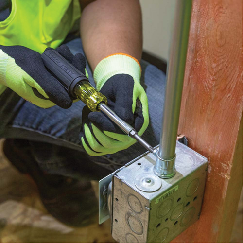 Tournevis/tourne-&eacute;crous multiembouts 6-en-1 avec port&eacute;e &eacute;tendue, 9-1/8" lo, Prise Coussin&eacute;e NTL Industrial