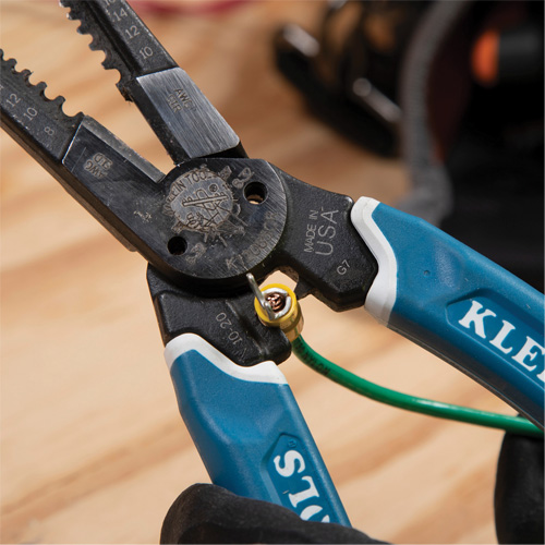 Outil polyvalent Klein-Kurve pour d&eacute;nuder, couper et sertir les fils, 8-1/4" lo, 8 - 20 AWG NTL Industrial