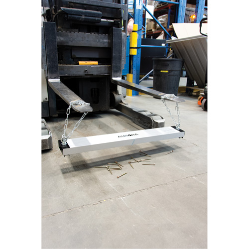 Balais de cour magn&eacute;tique, 36" la NTL Industrial