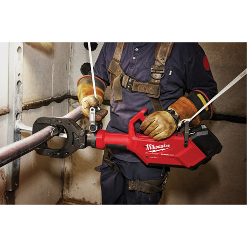Coupe-c&acirc;ble pour c&acirc;bles souterrains de 5" M18 FORCE LOGIC avec t&eacute;l&eacute;commande sans fil NTL Industrial