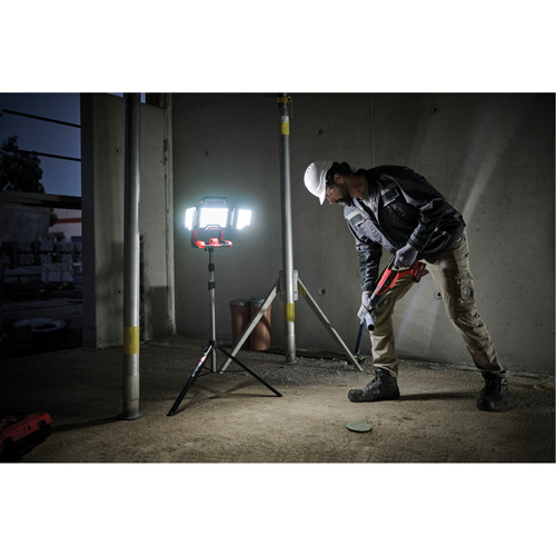 Lampe de travail &agrave; DEL professionnelle &agrave; panneaux pliants lumens sans fil 18V sur tr&eacute;pied, DEL, 3600 lumens NTL Industrial