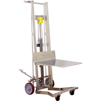 Gerbeur hydraulique &agrave; plateforme, M&eacute;canisme Pompe au pied, Capacit&eacute; de 750 lb, Levage max de 54" NTL Industrial