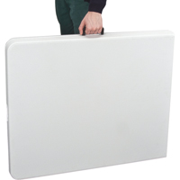Table se pliant en deux, Rectangulaire, 72" l x 30" la, Poly&eacute;thyl&egrave;ne, Blanc NTL Industrial