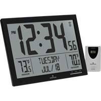 Horloge à réglage automatique à calendrier complet avec de très grands caractères, Numérique, À piles, Noir OR497 | NTL Industrial