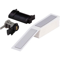 &eacute;tiquettes sur&eacute;lev&eacute;s pour panneaux, Polyester, 1" lo x 4" h, Blanc NTL Industrial