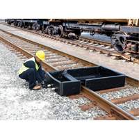 Berme Ultra-Track Berm, Capacit&eacute; 144 gal. US, 4' la x 6' lo x 12" h, Paroi en mousse NTL Industrial