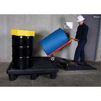 Ultra-Spill Pallet mod&egrave;le &eacute;conomique, 4 barils, Capacit&eacute; de d&eacute;versement 66 gal. US, 53" x 53" x 11,8" NTL Industrial