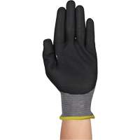 Gants r&eacute;sistants &agrave; la coupe HYFLEX 11-584, Taille 5/2T-petit, Calibre 21, Rev&ecirc;tement Mousse de nitrile, Enveloppe en PEHP/Intercept, ASTM ANSI niveau A6/EN 388 niveau F NTL Industrial
