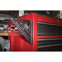 &eacute;querre de charpentier magn&eacute;tique grav&eacute;e au laser Johnny Square&reg; de 7 po NTL Industrial
