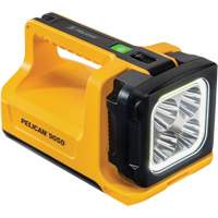 Lampe de poche lanterne haute performance 9050, DEL, 3369 lumens, 2,75 hres de fonctionnement, piles Rechargeable/AA, Compris NTL Industrial